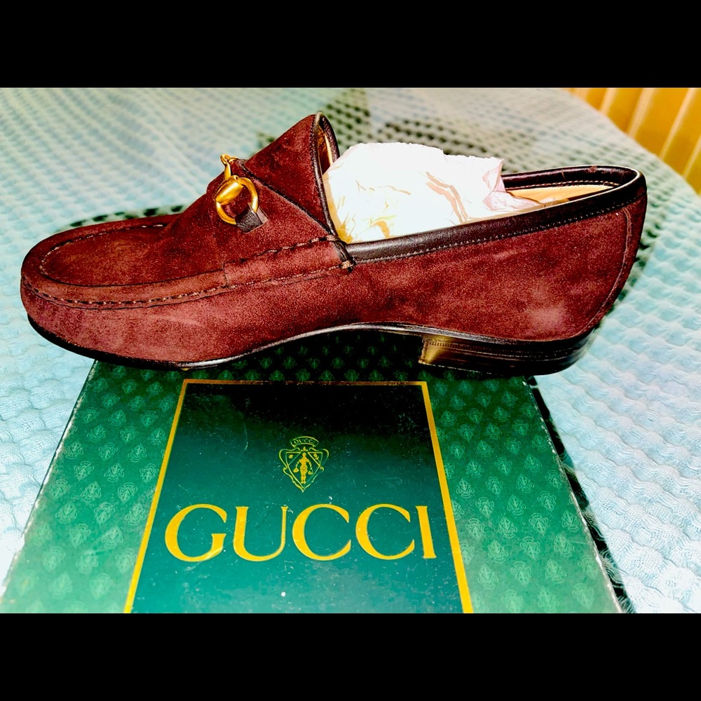 Brown vintage Gucci flats size 5B.  Never worn.